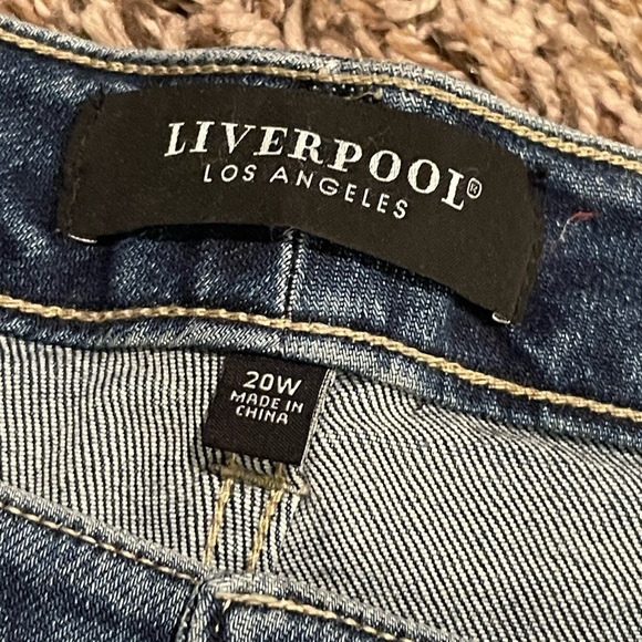 Liverpool Kennedy Crop straight leg NWT distressed soft denim jeans stitch fix - Picture 7 of 16